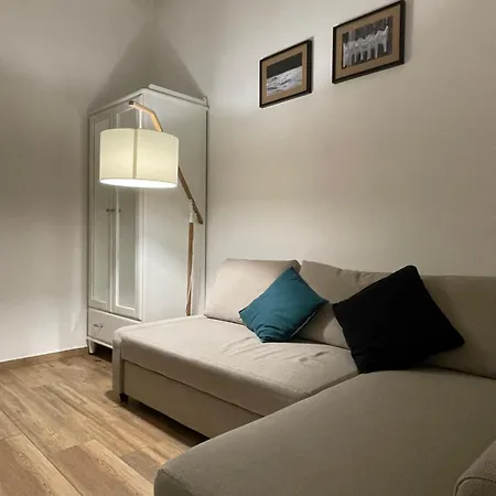 Colibri A Piazza Dante 公寓 *